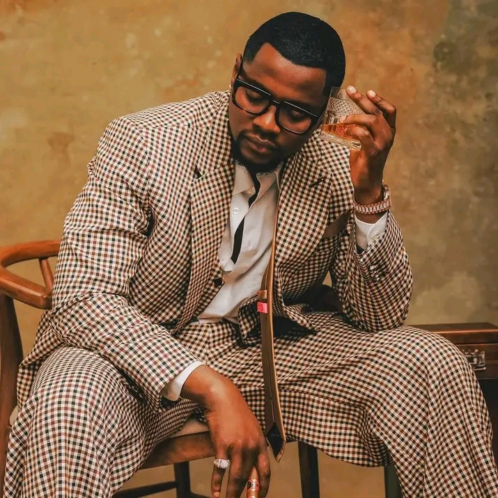 Kizz Daniel gears up for brother’s lounge grand opening