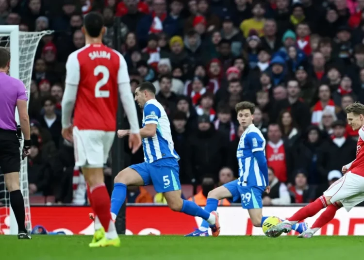 Arsenal Edge Past Brighton To Reclaim Premier League Top Spot
